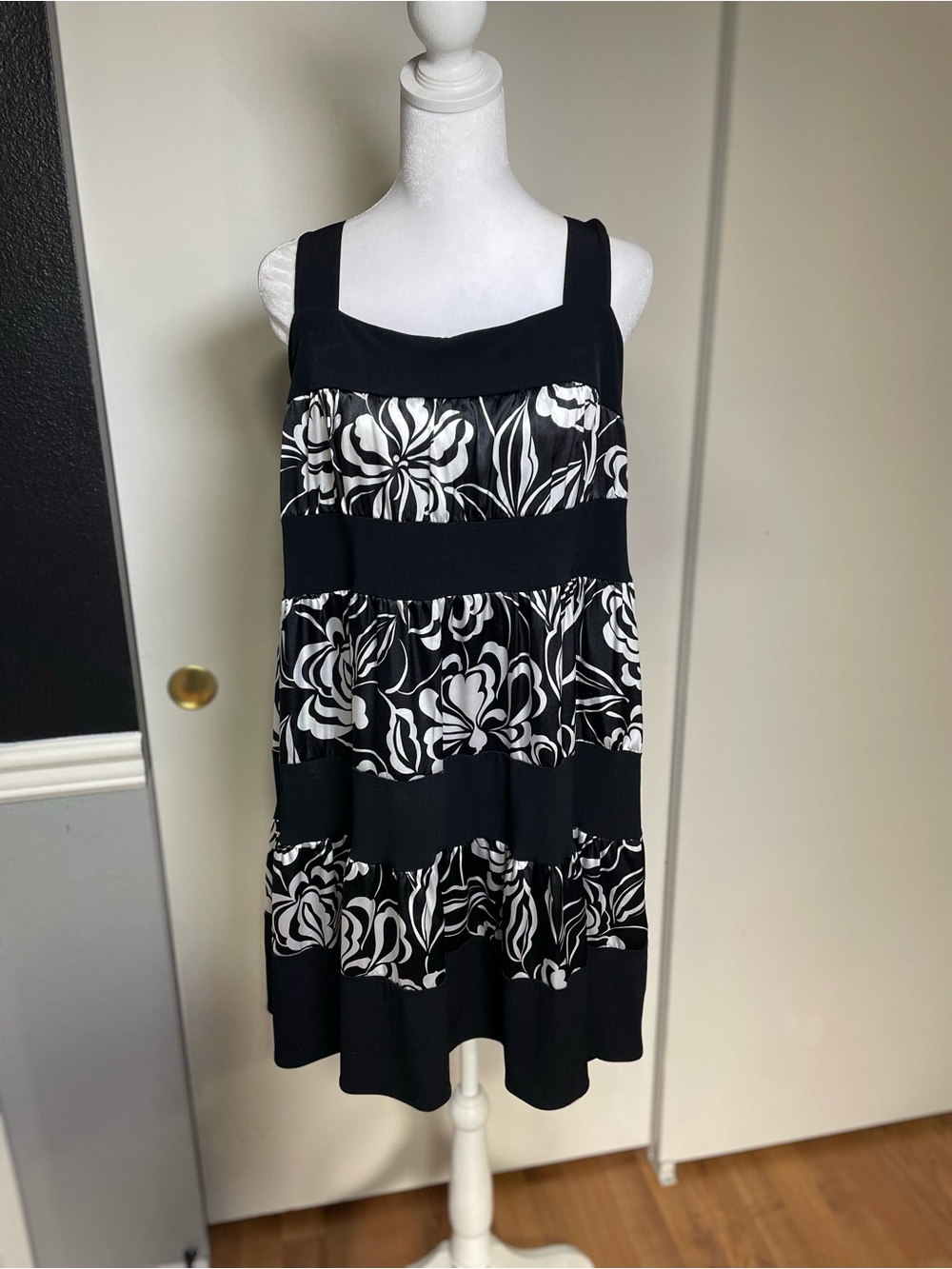 Elle Black and White Floral Tiered Dress